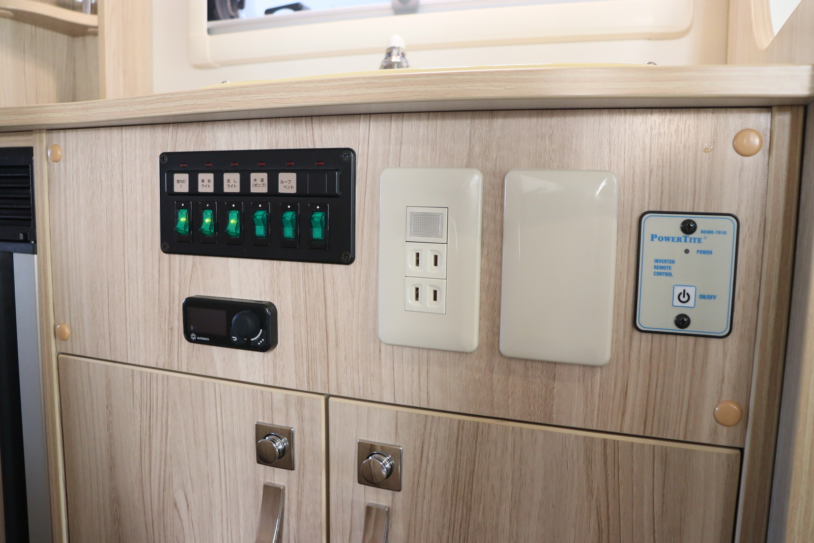 キャンピングカー キャブコン ｶﾑﾛｰﾄﾞ ﾅｯﾂRV ｸﾚｿﾝｼﾞｬｰﾆｰW Li