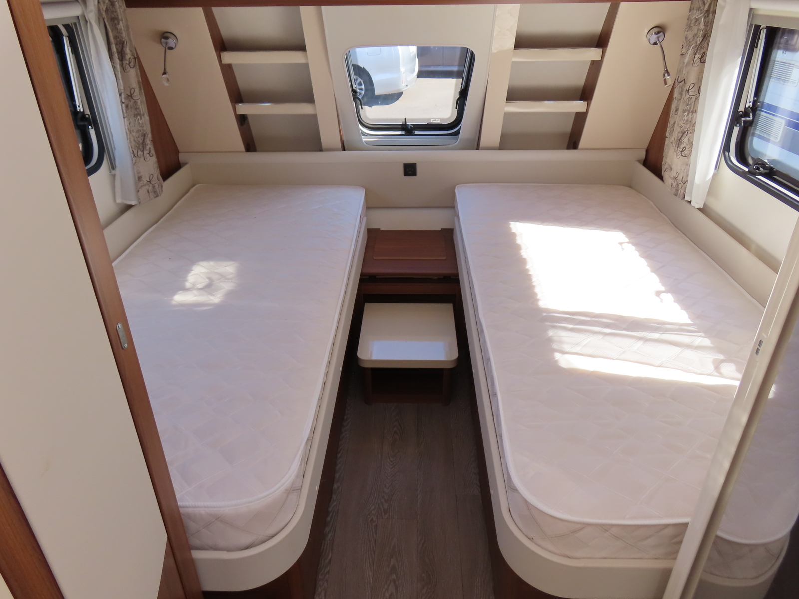 キャンピングカー トレーラー ﾎﾋﾞｰ 495UL　家庭用ｴｱｺﾝ