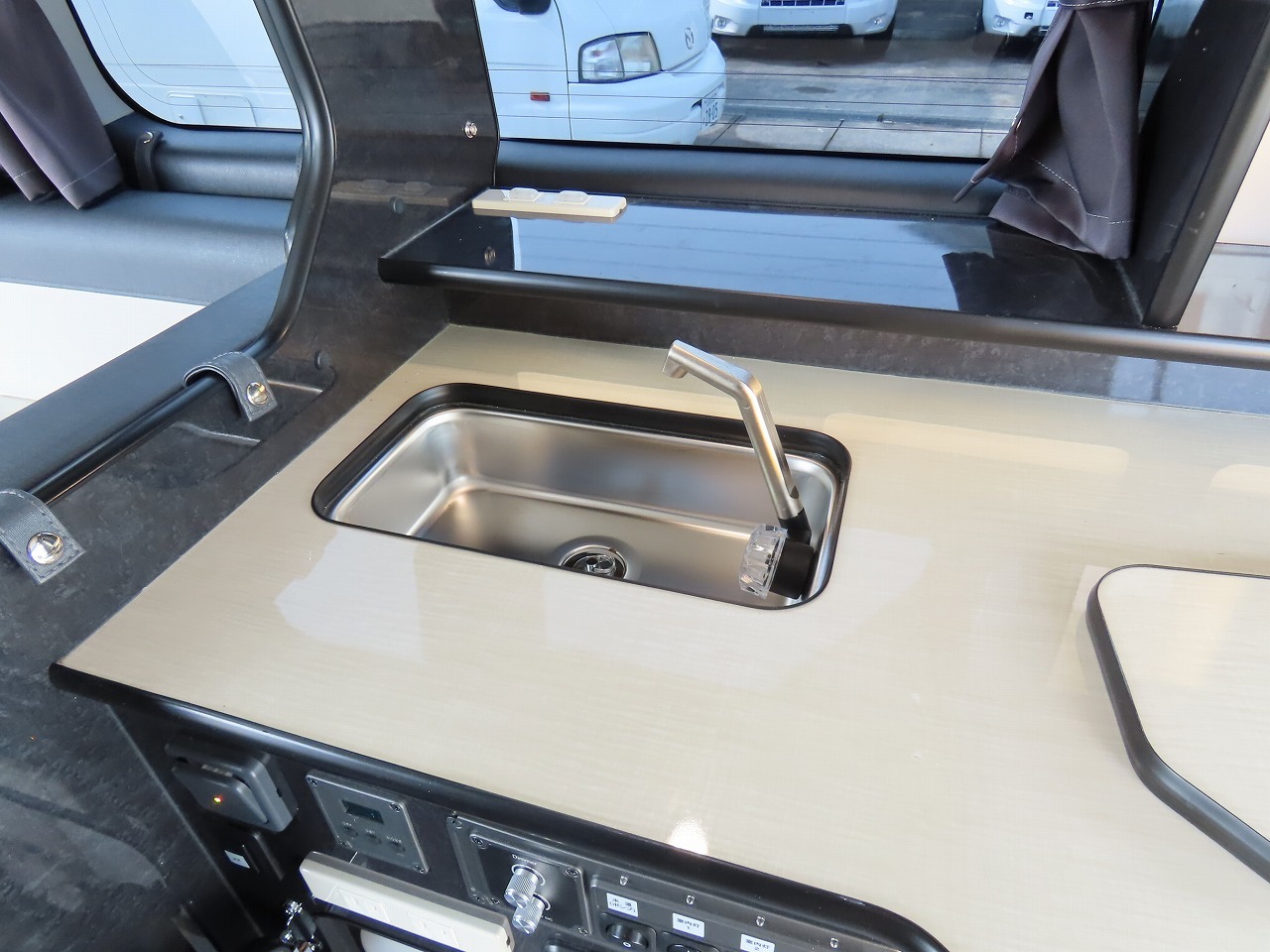 キャンピングカー バンコン ﾊｲｴｰｽ FOCS DS-Fｽﾀｲﾙ