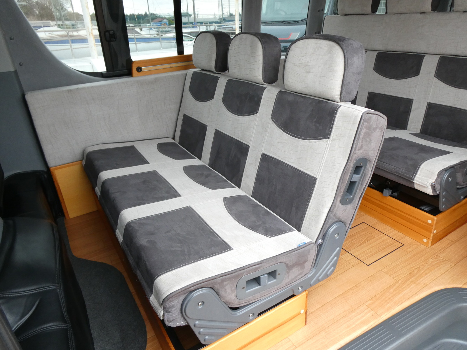 キャンピングカー バンコン AtoZ　ｱﾒﾘｱ　ﾏｯｸｽﾌｧﾝ　外部充電　寒冷地仕様