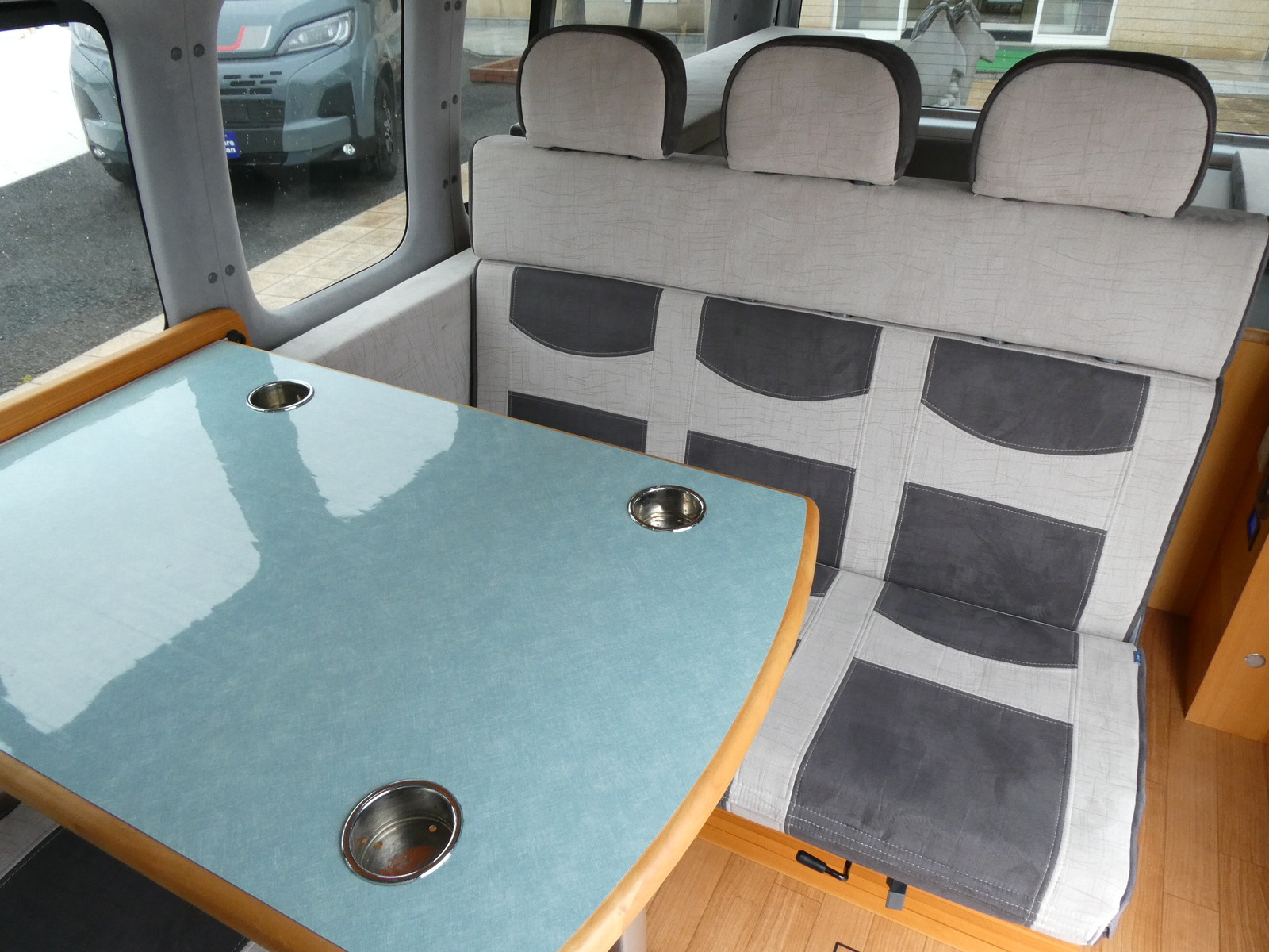 キャンピングカー バンコン AtoZ　ｱﾒﾘｱ　ﾏｯｸｽﾌｧﾝ　外部充電　寒冷地仕様