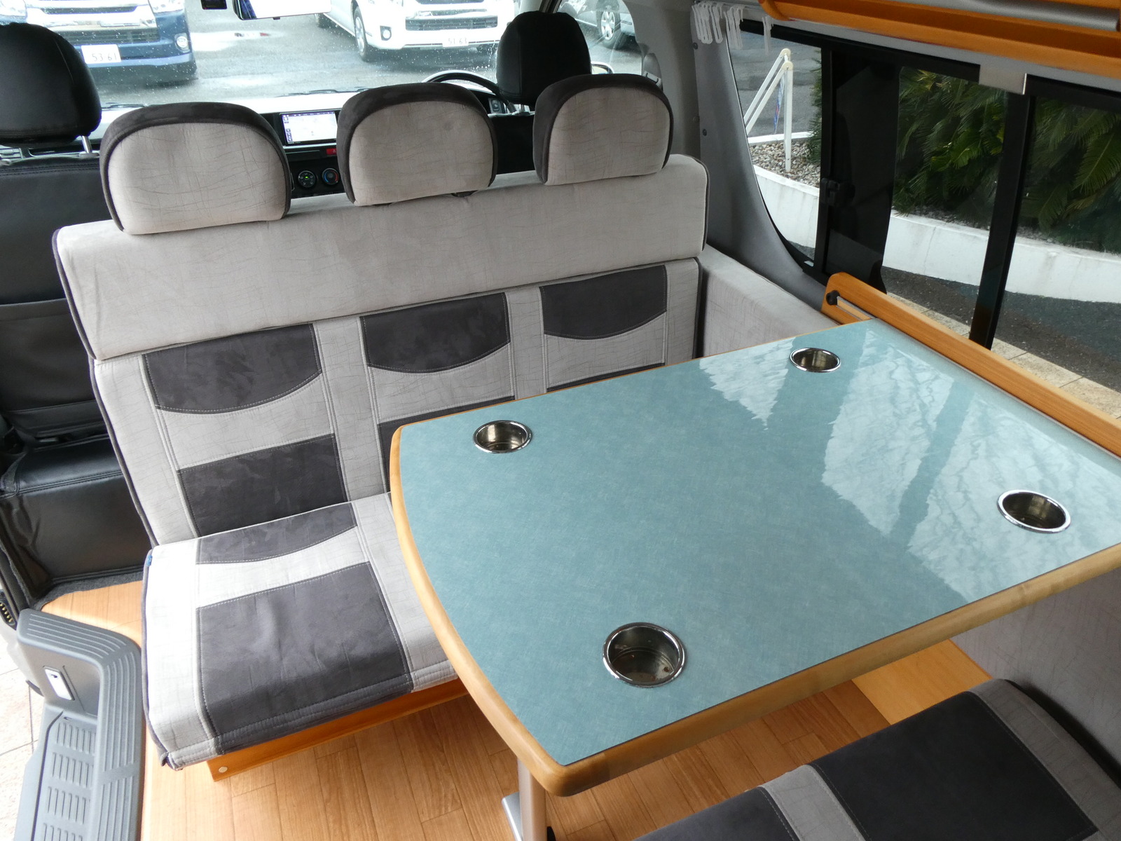 キャンピングカー バンコン AtoZ　ｱﾒﾘｱ　ﾏｯｸｽﾌｧﾝ　外部充電　寒冷地仕様