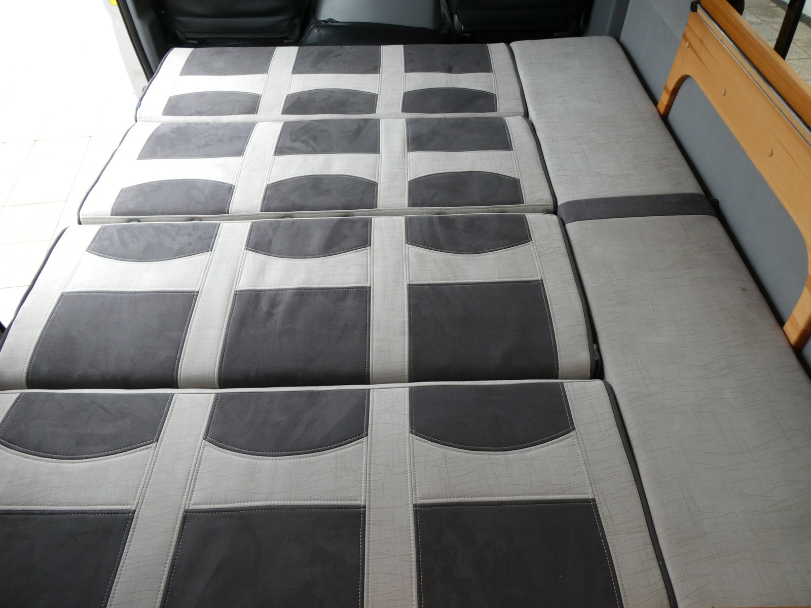 キャンピングカー バンコン AtoZ　ｱﾒﾘｱ　ﾏｯｸｽﾌｧﾝ　外部充電　寒冷地仕様