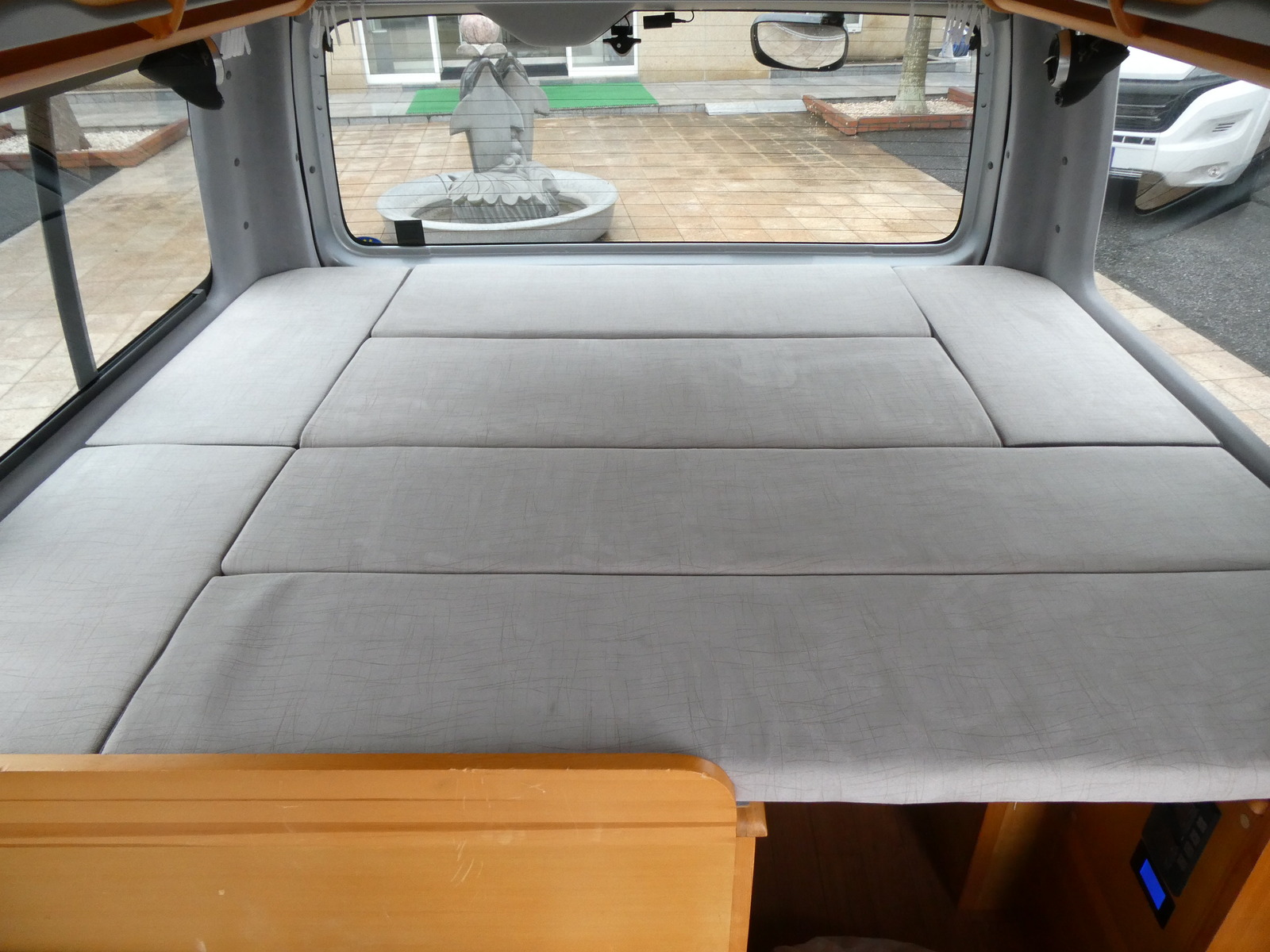 キャンピングカー バンコン AtoZ　ｱﾒﾘｱ　ﾏｯｸｽﾌｧﾝ　外部充電　寒冷地仕様