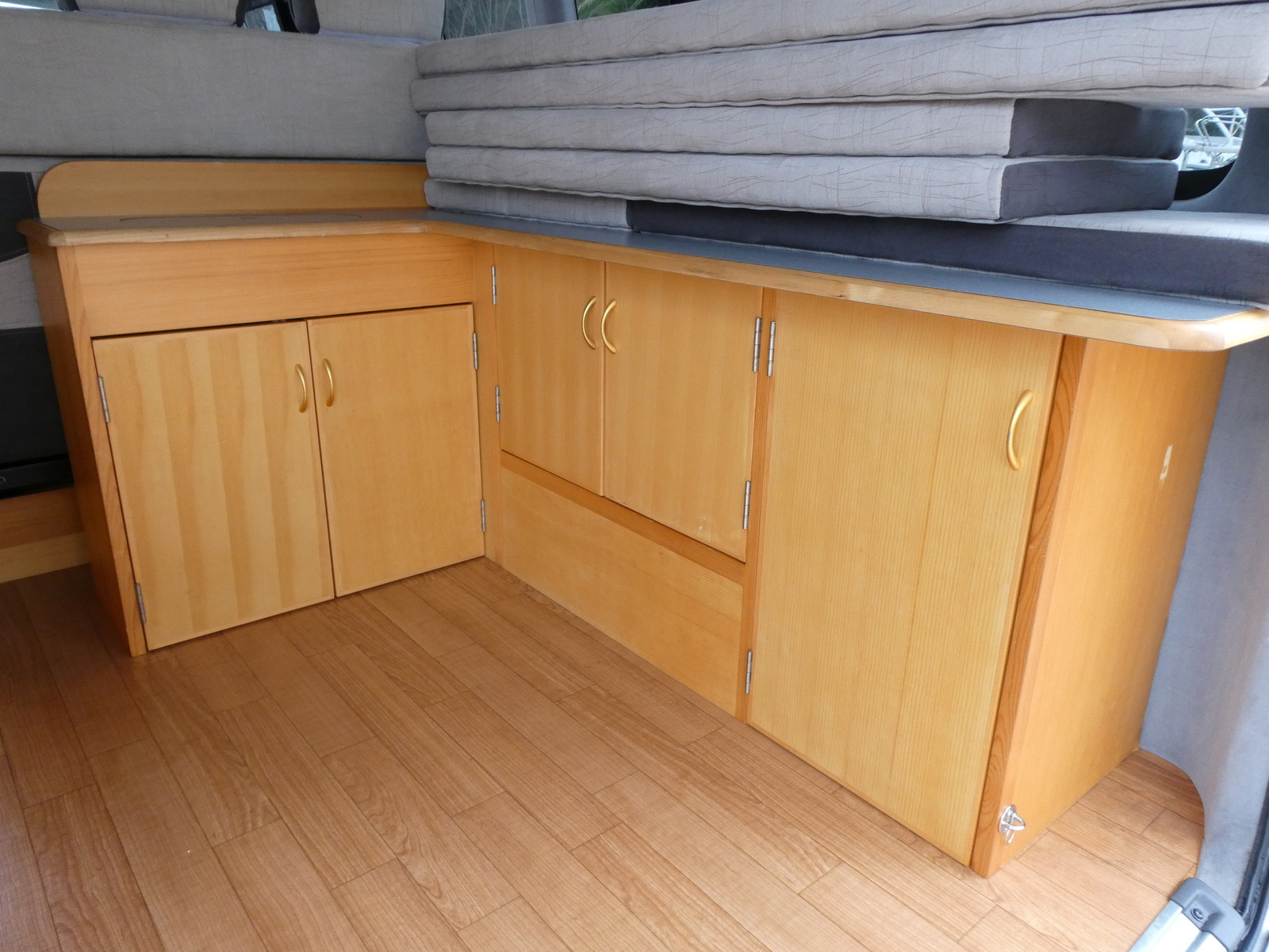 キャンピングカー バンコン AtoZ　ｱﾒﾘｱ　ﾏｯｸｽﾌｧﾝ　外部充電　寒冷地仕様