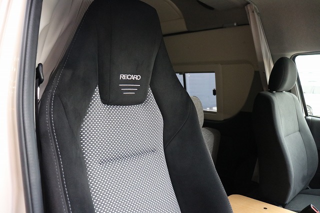 キャンピングカー バンコン ﾊｲｴｰｽ ﾄｲﾌｧｸﾄﾘｰ GTｸﾞﾗﾝﾃﾞ 4WD