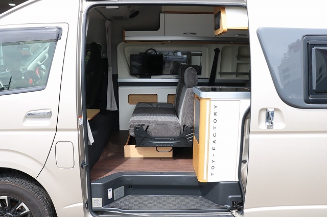 キャンピングカー バンコン ﾊｲｴｰｽ ﾄｲﾌｧｸﾄﾘｰ GTｸﾞﾗﾝﾃﾞ 4WD