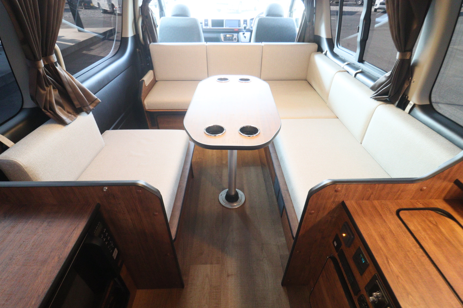 キャンピングカー バンコン ﾊｲｴｰｽ FOCS Ds-Lｽﾀｲﾙ