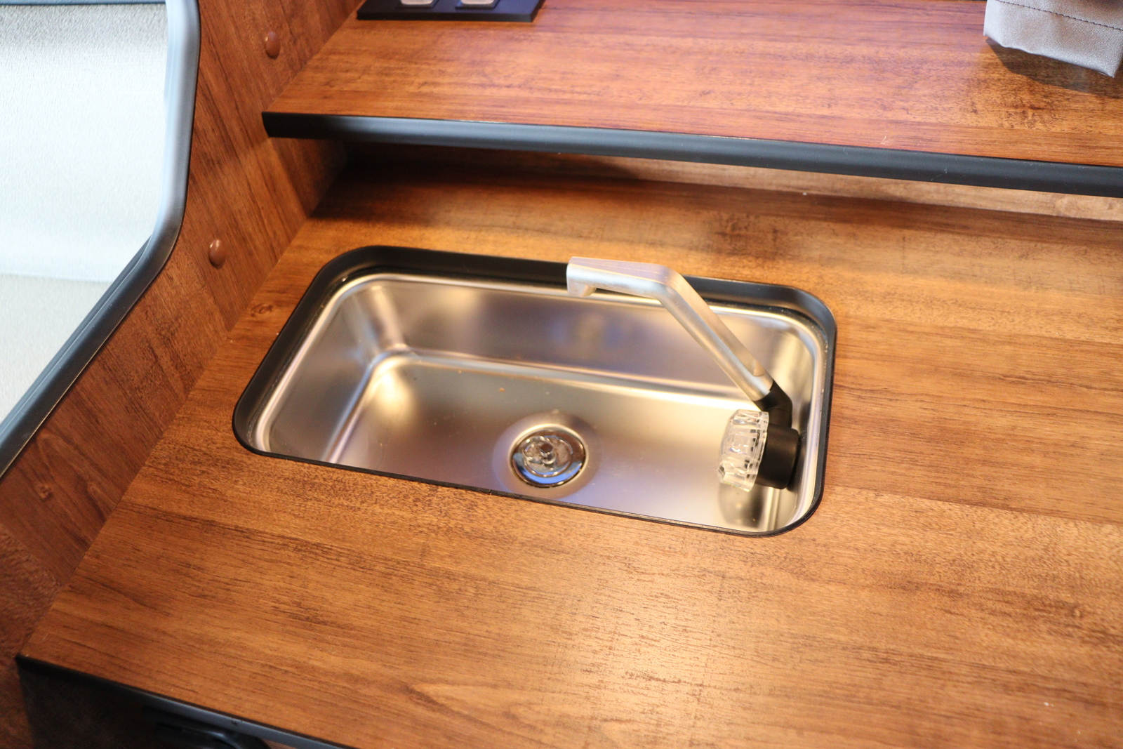 キャンピングカー バンコン ﾊｲｴｰｽ FOCS Ds-Lｽﾀｲﾙ