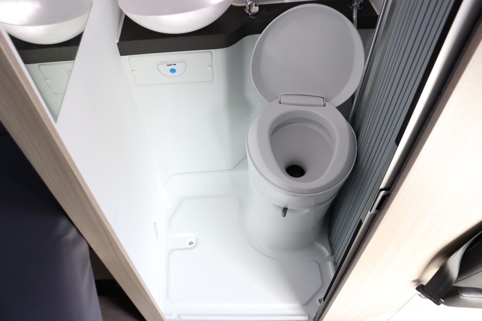 キャンピングカー バンコン ﾃﾞｭｶﾄ ｱﾄﾞﾘｱ ﾂｲﾝ540SPﾌﾟﾗｽ 9AT