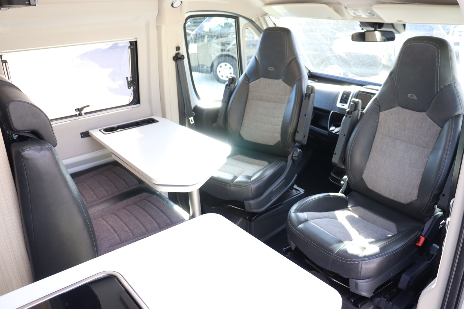 キャンピングカー バンコン ﾃﾞｭｶﾄ ｱﾄﾞﾘｱ ﾂｲﾝ540SPﾌﾟﾗｽ 9AT