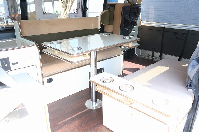 キャンピングカー バンコン ﾊｲｴｰｽ かｰいんてりあ高橋ﾘﾗｯｸｽﾜｺﾞﾝ 4WD