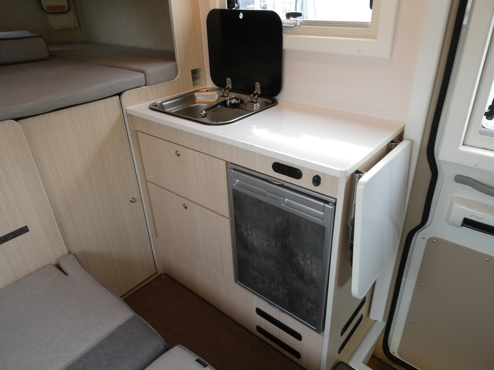 キャンピングカー キャブコン ﾌｧﾝﾙｰﾁｪ　ｳﾗﾙｴｲｼﾞｱ　家ｴｱｺﾝ　ｿｰﾗｰ　FF