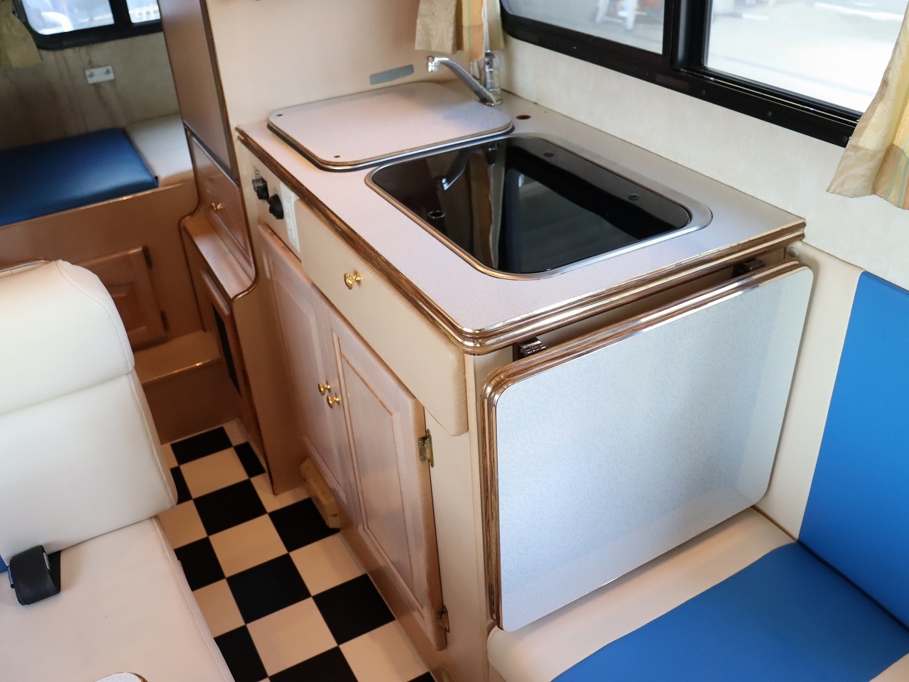 キャンピングカー キャブコン ｸﾞﾗﾝﾄﾞﾊｲｴｰｽ ｱﾈｯｸｽ ｴﾃﾞｨﾘﾊﾞﾃｨ4WD