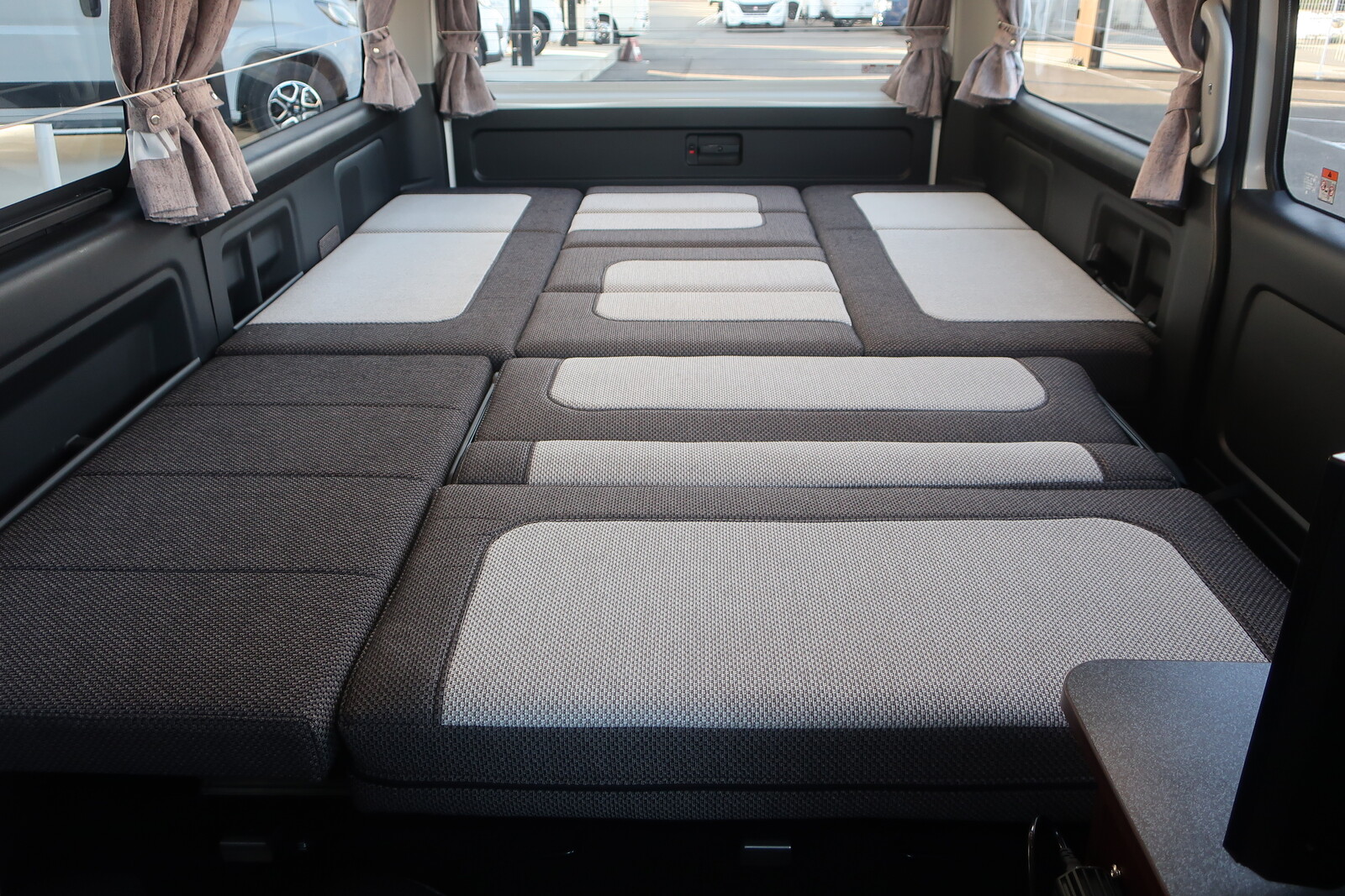 キャンピングカー バンコン ﾊｲｴｰｽ ﾅｯﾂRV ﾌｧﾐﾓ ﾀｲﾌﾟA