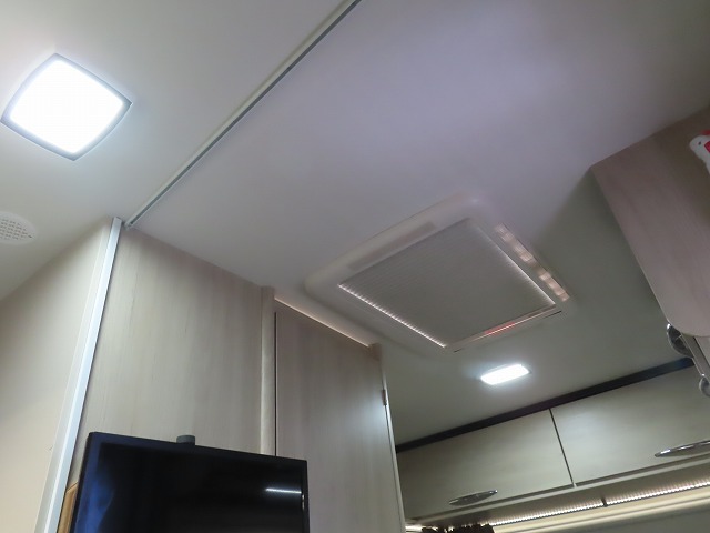 キャンピングカー トレーラー ﾄﾘｶﾞﾉ ｴﾒﾛｰﾄﾞ376Vｴﾃﾞｨｼｮﾝﾌﾟﾚﾐｱﾑ