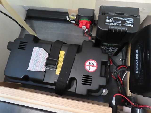 キャンピングカー トレーラー ﾄﾘｶﾞﾉ ｴﾒﾛｰﾄﾞ376Vｴﾃﾞｨｼｮﾝﾌﾟﾚﾐｱﾑ