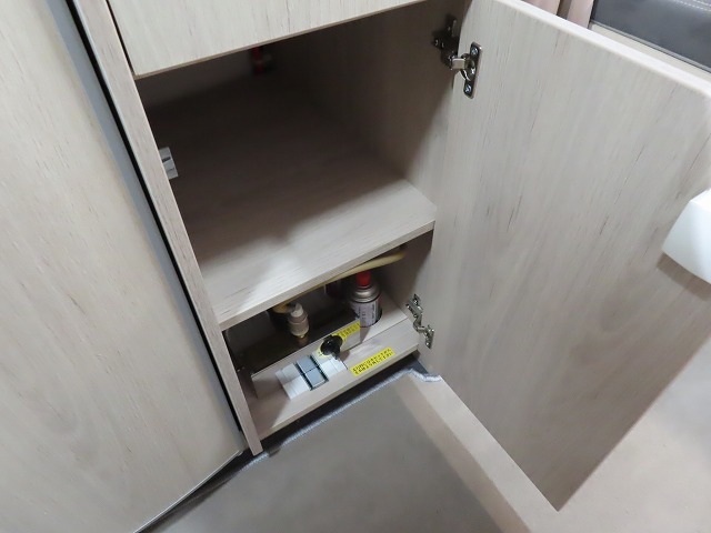 キャンピングカー トレーラー ﾄﾘｶﾞﾉ ｴﾒﾛｰﾄﾞ376Vｴﾃﾞｨｼｮﾝﾌﾟﾚﾐｱﾑ