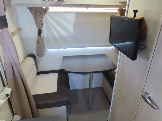 キャンピングカー トレーラー ﾄﾘｶﾞﾉ ｴﾒﾛｰﾄﾞ376Vｴﾃﾞｨｼｮﾝﾌﾟﾚﾐｱﾑ