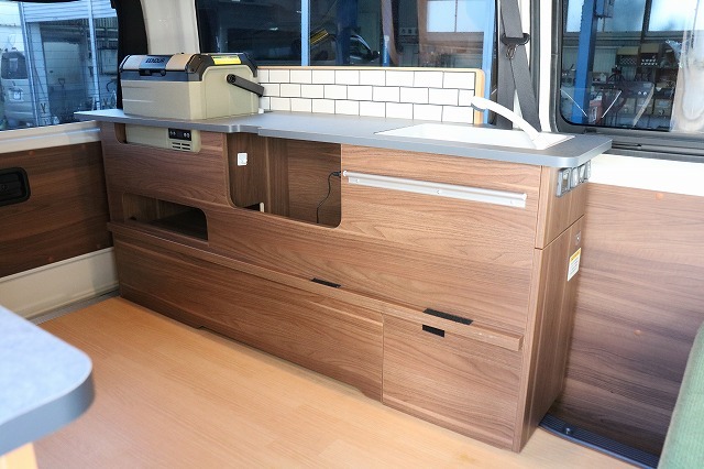 キャンピングカー バンコン ﾊｲｴｰｽ ﾄｲﾌｧｸﾄﾘｰ ｸﾞﾘｰﾝﾊﾞﾃﾞｨ 4WD