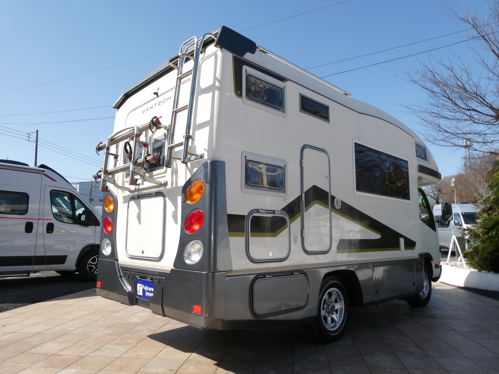 キャンピングカー キャブコン ﾊﾞﾝﾃｯｸ　ｼﾞﾙ520　家AC　FF　ｶﾞｽ式温水ﾎﾞｲﾗｰ