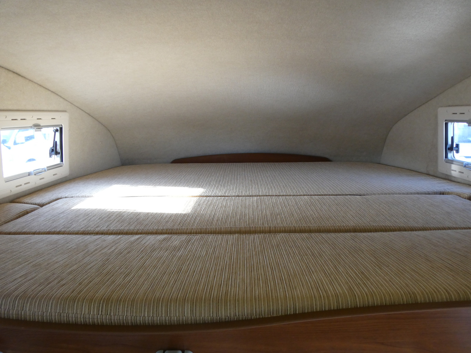 キャンピングカー キャブコン ﾊﾞﾝﾃｯｸ　ｼﾞﾙ520　家AC　FF　ｶﾞｽ式温水ﾎﾞｲﾗｰ