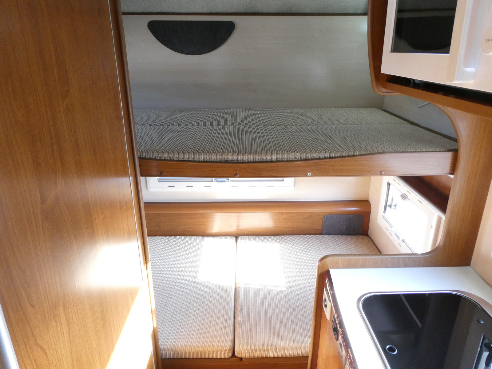 キャンピングカー キャブコン ﾊﾞﾝﾃｯｸ　ｼﾞﾙ520　家AC　FF　ｶﾞｽ式温水ﾎﾞｲﾗｰ