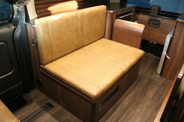 キャンピングカー バンコン ｷｬﾗﾊﾞﾝ ｵｰﾛﾗｴｸｽｸﾙｰｼﾌﾞｱｰﾁｻﾞﾝ　4WD