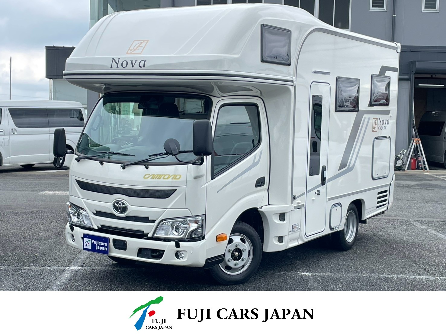 キャンピングカー キャブコン カムロードフジカーズジャパンNovaタイプR新車