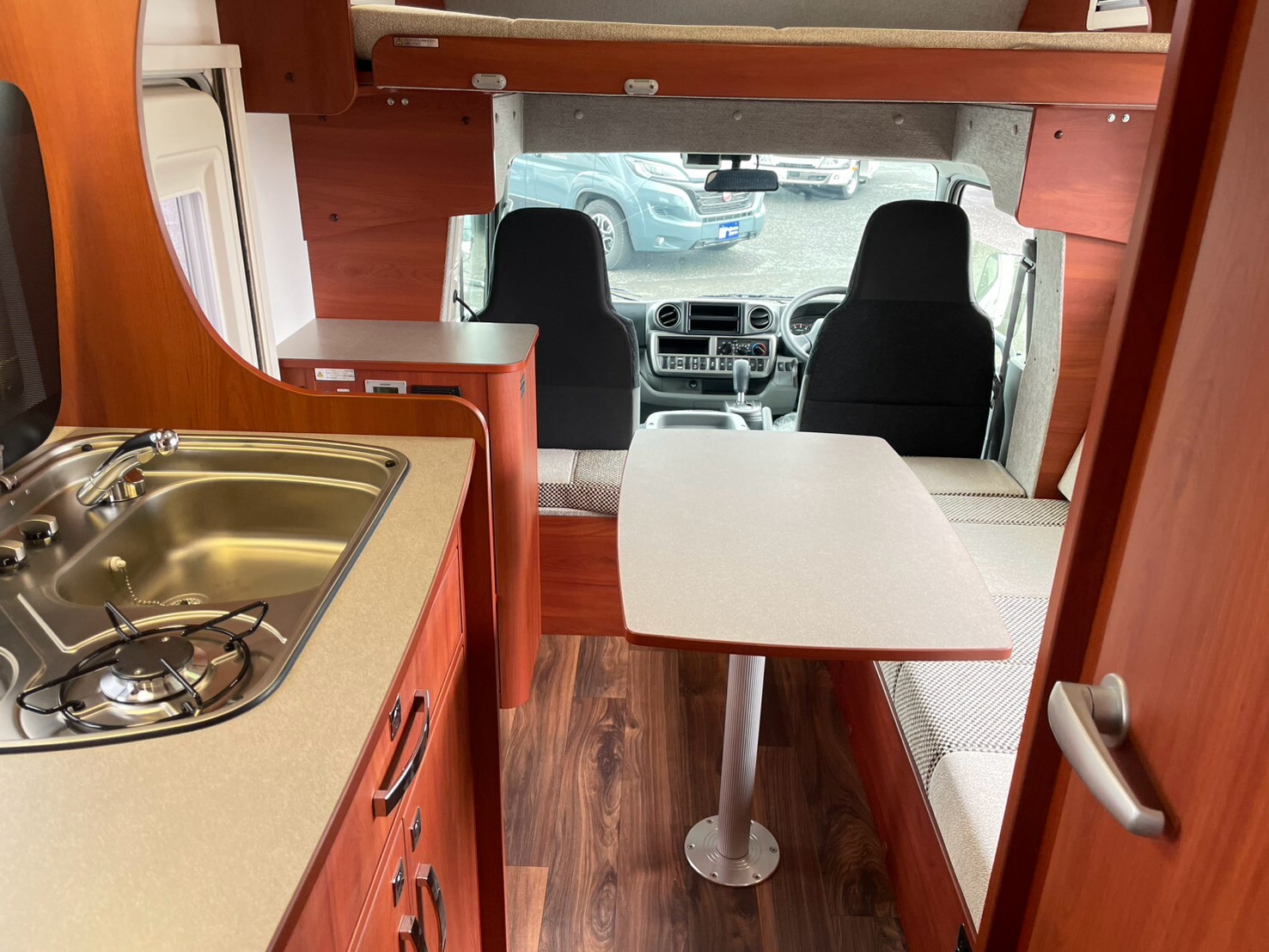 キャンピングカー キャブコン ｶﾑﾛｰﾄﾞﾌｼﾞｶｰｽﾞｼﾞｬﾊﾟﾝNovaﾀｲﾌﾟR新車