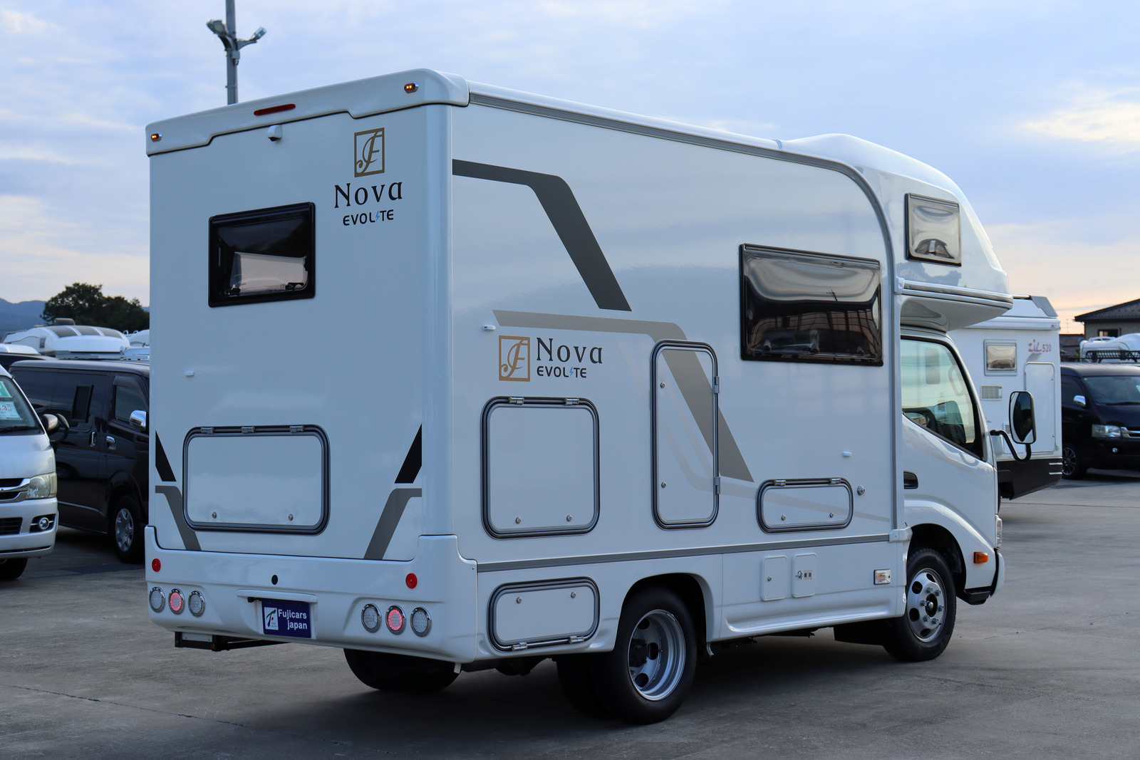 キャンピングカー キャブコン ｶﾑﾛｰﾄﾞﾌｼﾞｶｰｽﾞｼﾞｬﾊﾟﾝNovaﾀｲﾌﾟR新車