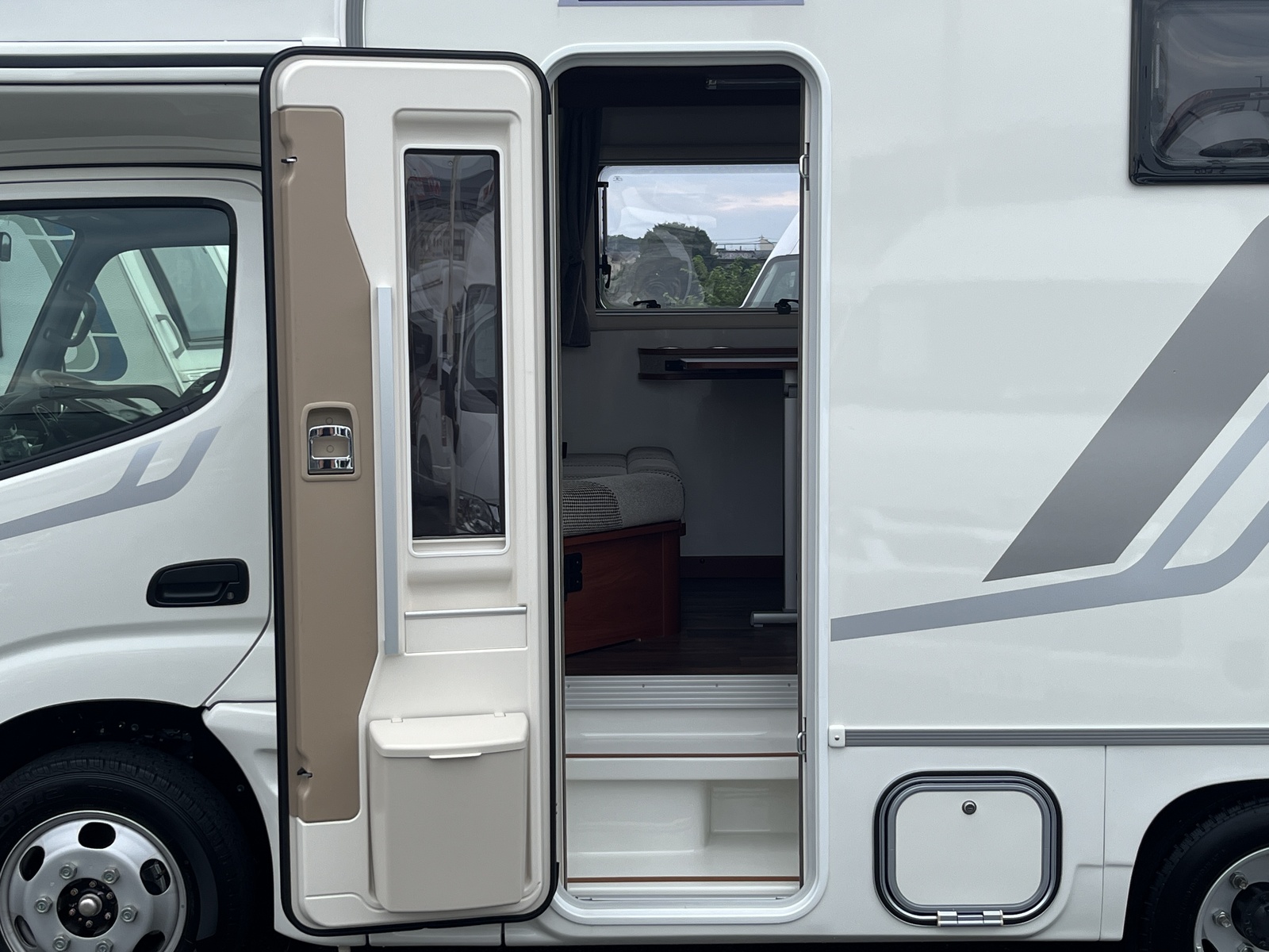 キャンピングカー キャブコン ｶﾑﾛｰﾄﾞﾌｼﾞｶｰｽﾞｼﾞｬﾊﾟﾝNovaﾀｲﾌﾟW新車