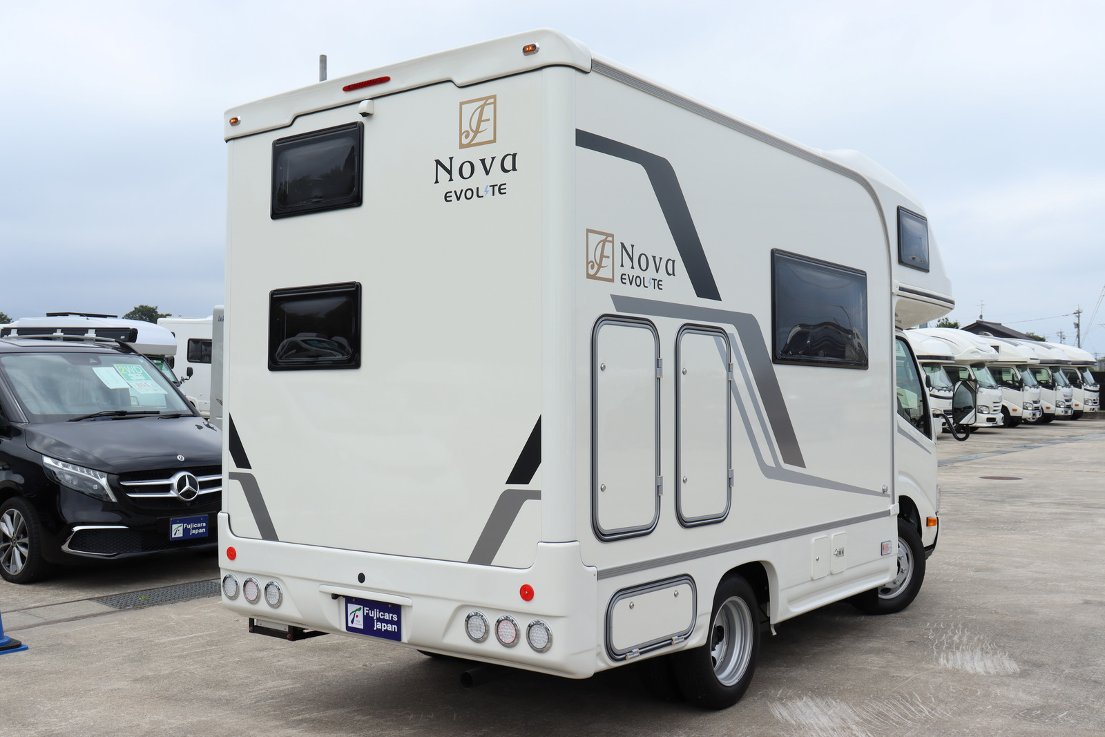 キャンピングカー キャブコン ｶﾑﾛｰﾄﾞﾌｼﾞｶｰｽﾞｼﾞｬﾊﾟﾝNovaW 4WD新車