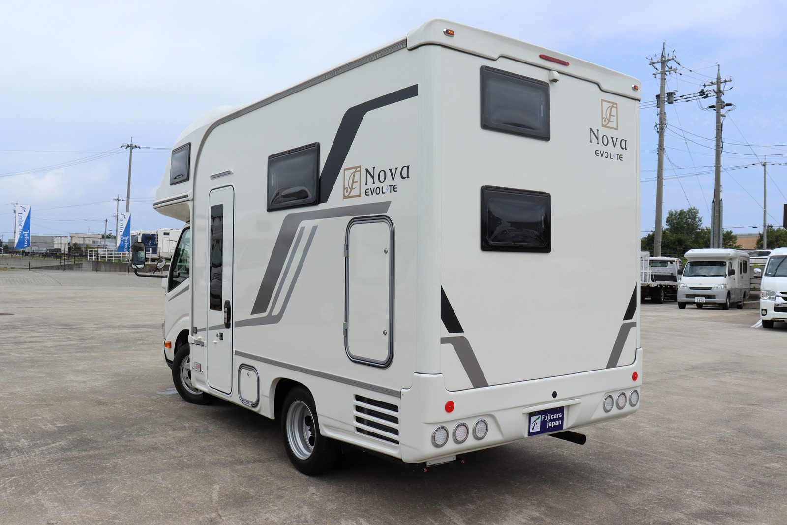 キャンピングカー キャブコン ｶﾑﾛｰﾄﾞﾌｼﾞｶｰｽﾞｼﾞｬﾊﾟﾝNovaW 4WD新車