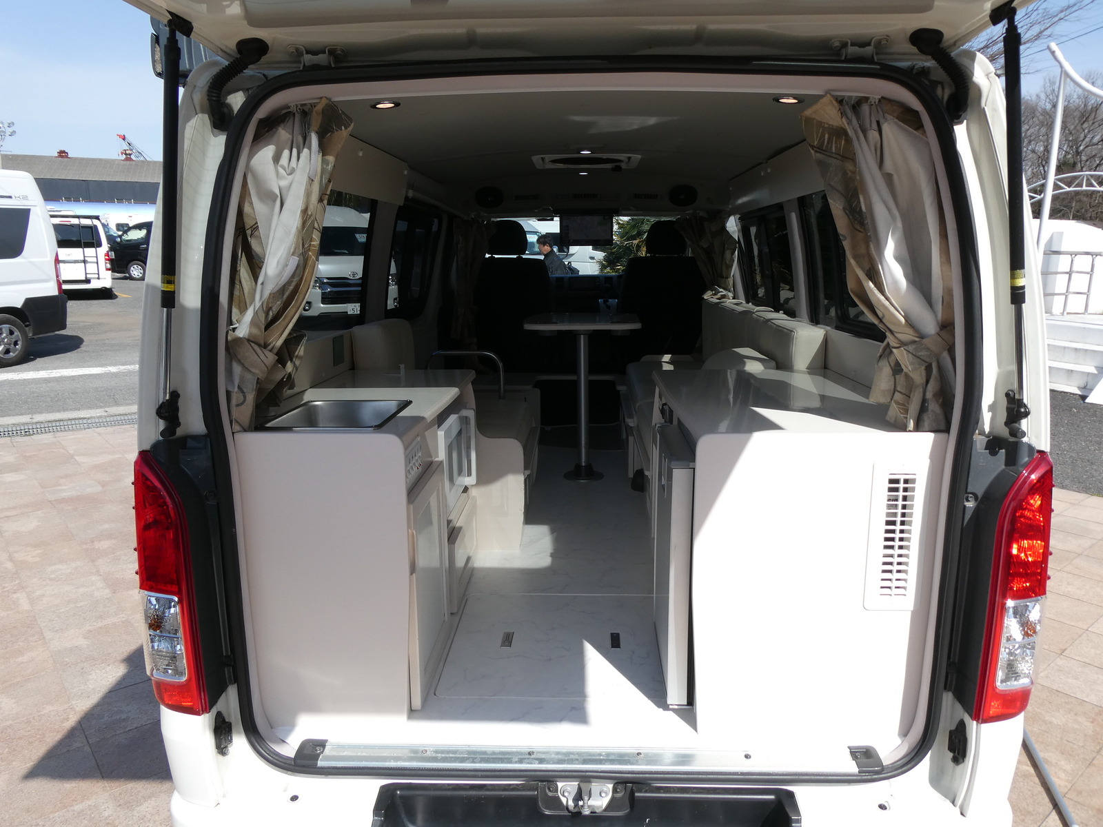 キャンピングカー バンコン RVﾋﾞｯｸﾌｯﾄ　ｽｳｨﾝｸﾞN4.7　FF　ｵｰﾆﾝｸﾞ