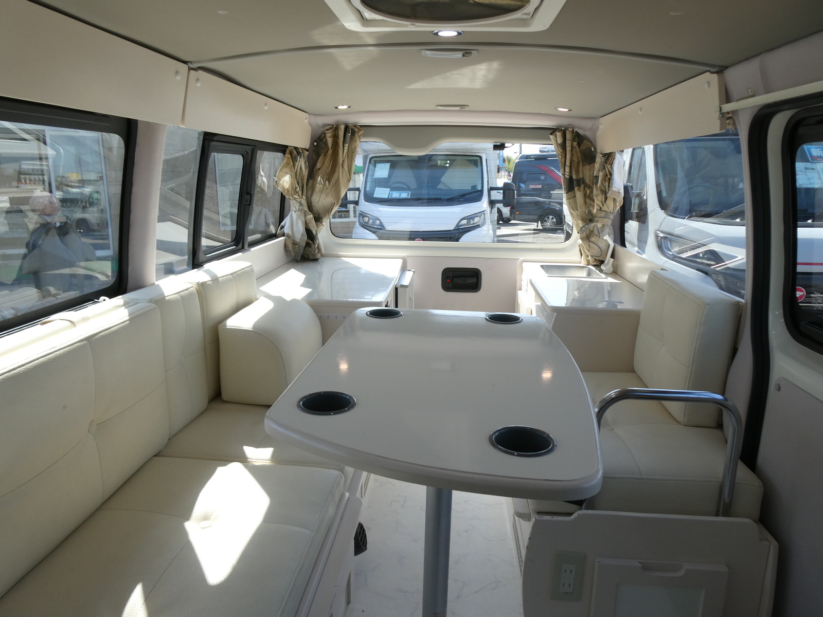 キャンピングカー バンコン RVﾋﾞｯｸﾌｯﾄ　ｽｳｨﾝｸﾞN4.7　FF　ｵｰﾆﾝｸﾞ