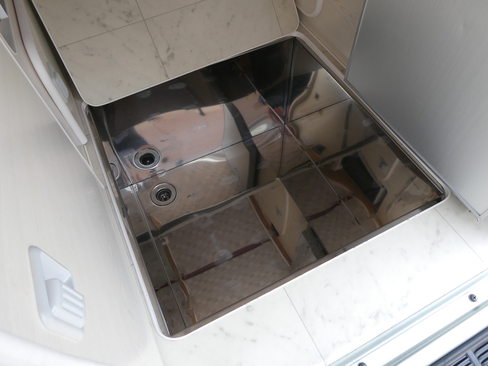 キャンピングカー バンコン RVﾋﾞｯｸﾌｯﾄ　ｽｳｨﾝｸﾞN4.7　冷蔵庫　ｲﾝﾊﾞｰﾀｰ