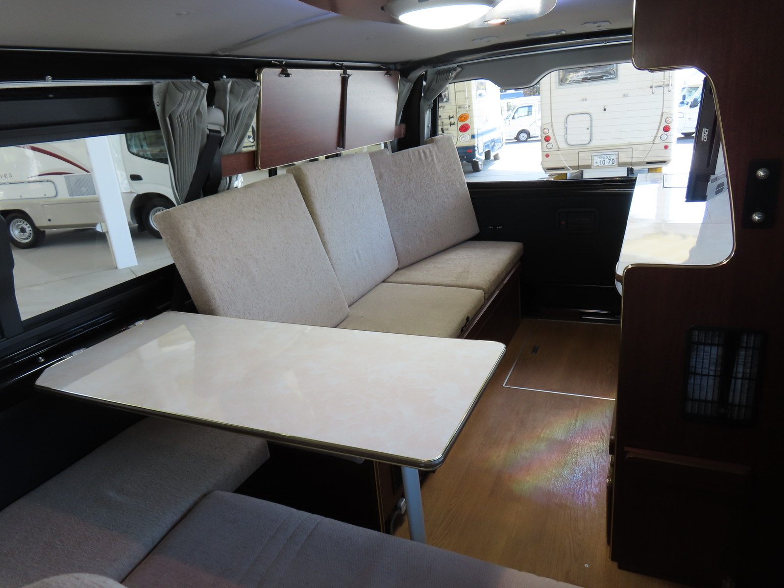 キャンピングカー バンコン ﾊｲｴｰｽ ﾘﾝｴｲ ﾊﾞｶﾝﾁｪｽMOMO　ﾃﾞｨｰｾﾞﾙ