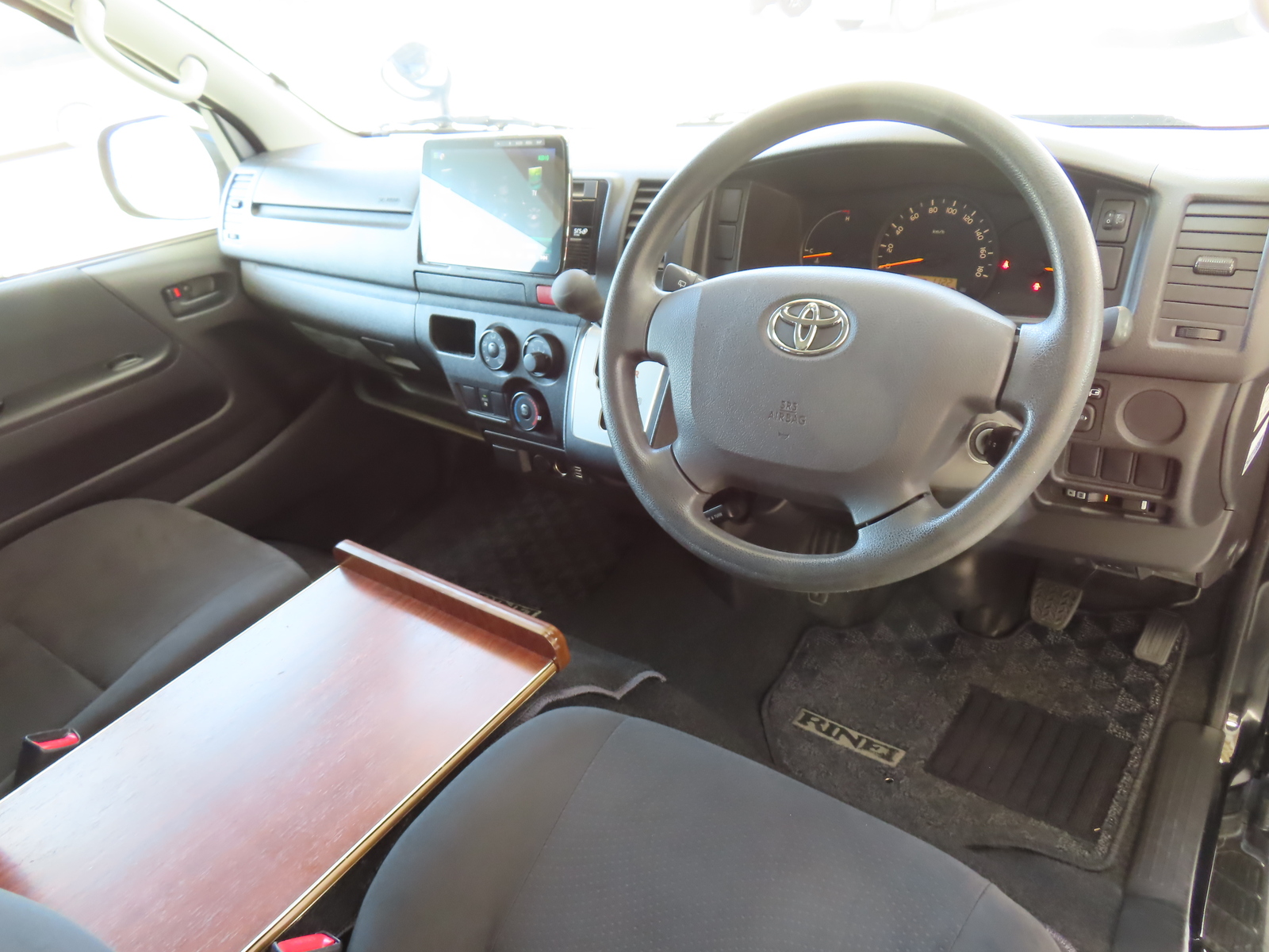 キャンピングカー バンコン ﾊｲｴｰｽ ﾘﾝｴｲ ﾊﾞｶﾝﾁｪｽMOMO　ﾃﾞｨｰｾﾞﾙ