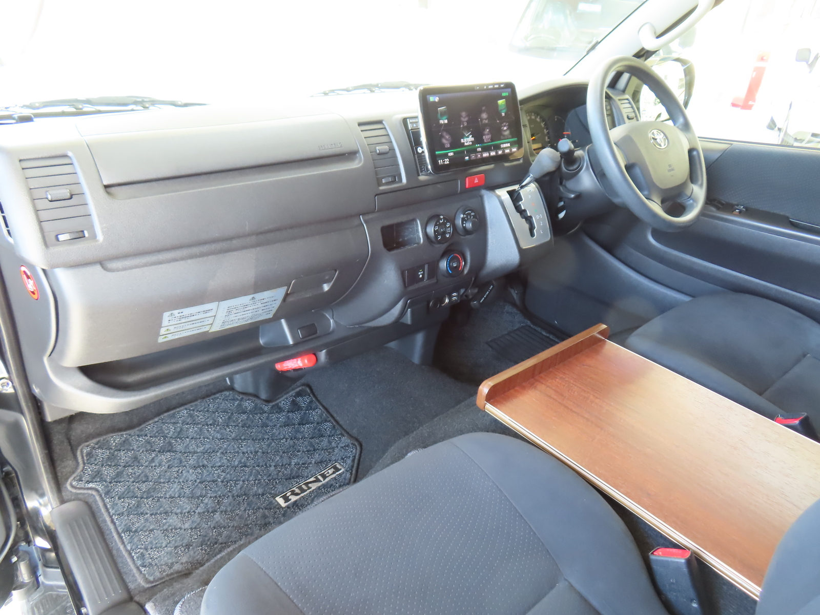 キャンピングカー バンコン ﾊｲｴｰｽ ﾘﾝｴｲ ﾊﾞｶﾝﾁｪｽMOMO　ﾃﾞｨｰｾﾞﾙ