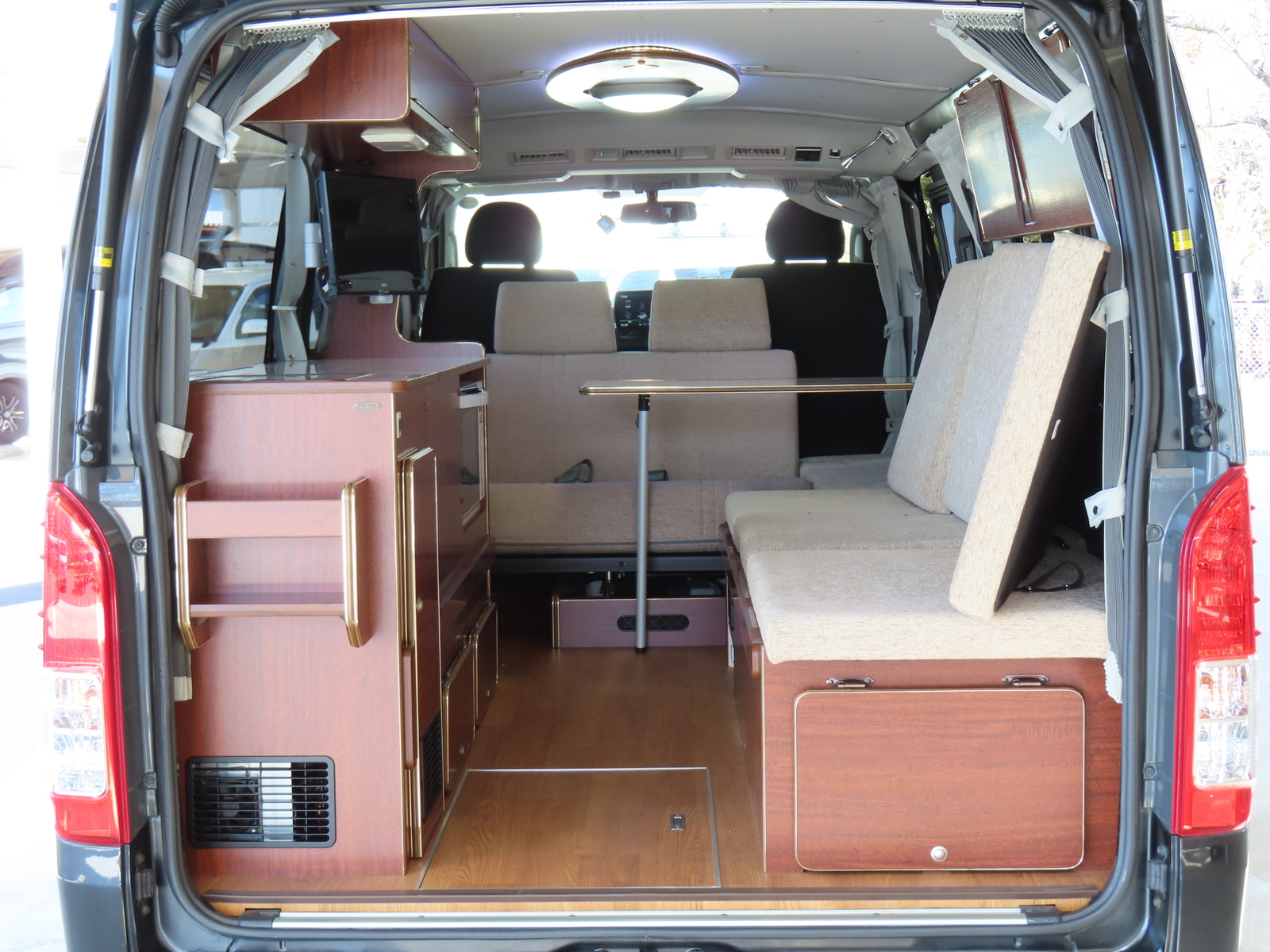 キャンピングカー バンコン ﾊｲｴｰｽ ﾘﾝｴｲ ﾊﾞｶﾝﾁｪｽMOMO　ﾃﾞｨｰｾﾞﾙ