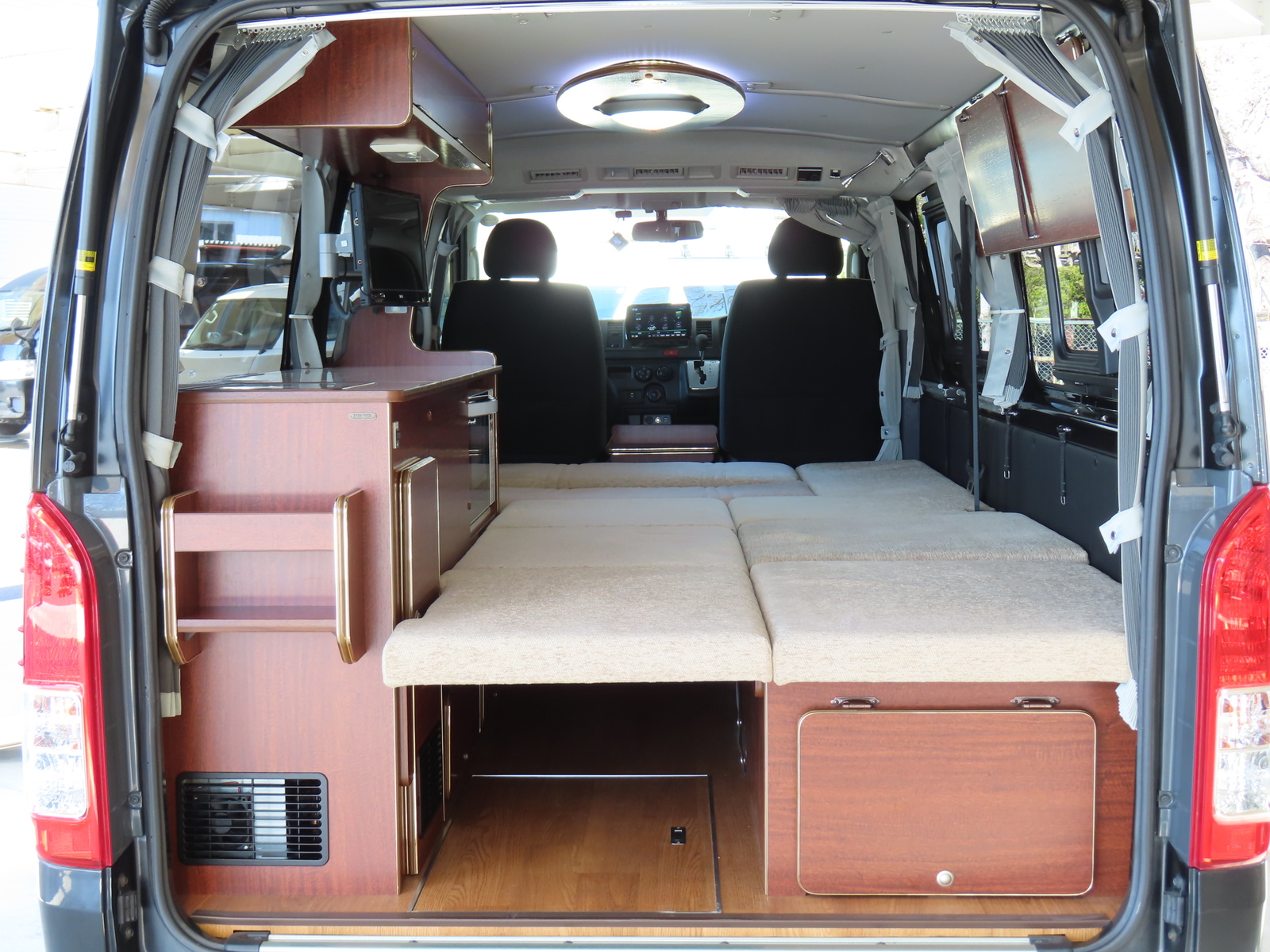 キャンピングカー バンコン ﾊｲｴｰｽ ﾘﾝｴｲ ﾊﾞｶﾝﾁｪｽMOMO　ﾃﾞｨｰｾﾞﾙ