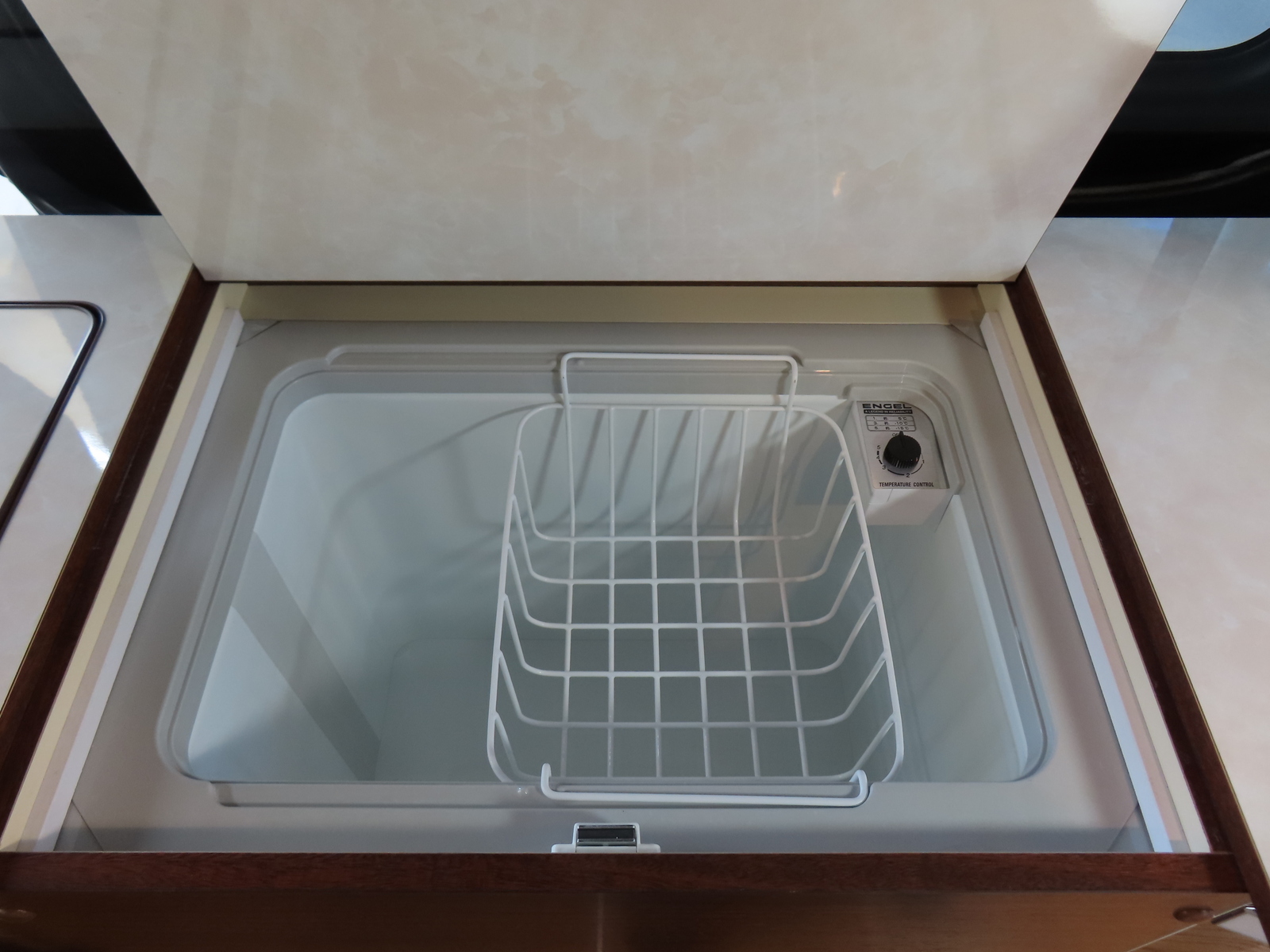 キャンピングカー バンコン ﾊｲｴｰｽ ﾘﾝｴｲ ﾊﾞｶﾝﾁｪｽMOMO　ﾃﾞｨｰｾﾞﾙ