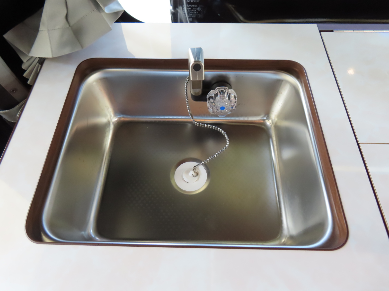 キャンピングカー バンコン ﾊｲｴｰｽ ﾘﾝｴｲ ﾊﾞｶﾝﾁｪｽMOMO　ﾃﾞｨｰｾﾞﾙ