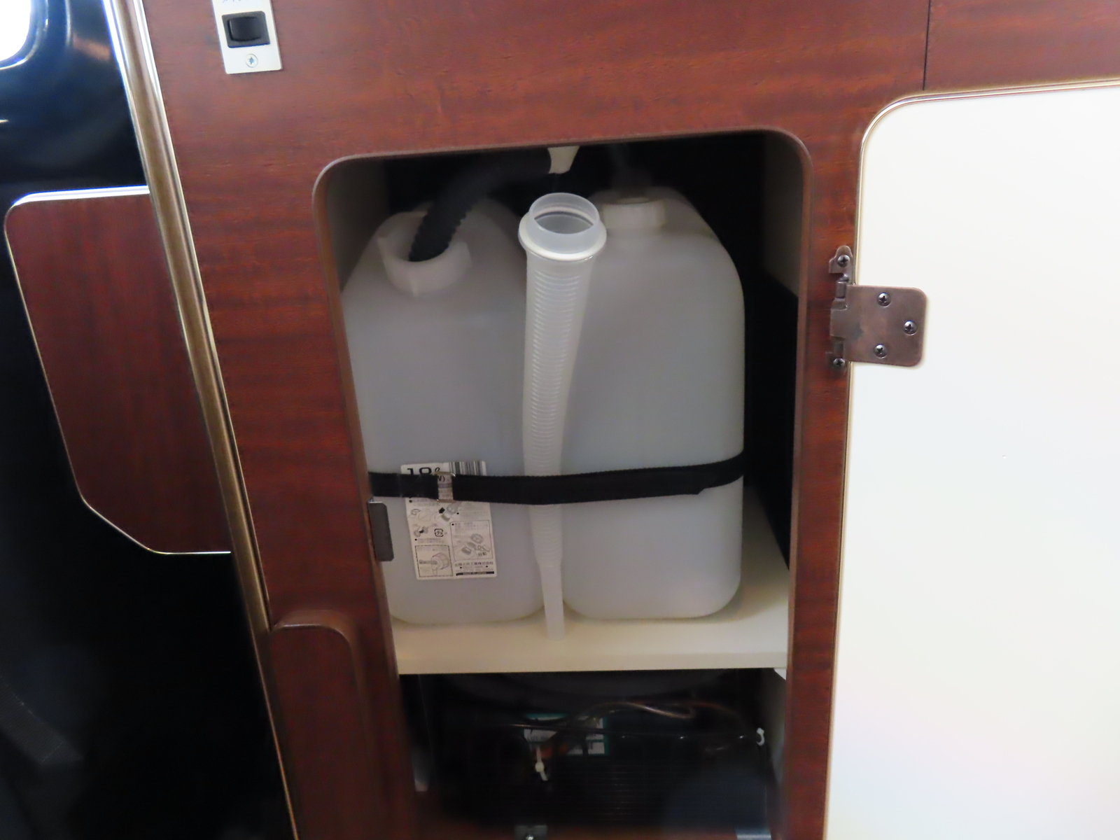 キャンピングカー バンコン ﾊｲｴｰｽ ﾘﾝｴｲ ﾊﾞｶﾝﾁｪｽMOMO　ﾃﾞｨｰｾﾞﾙ