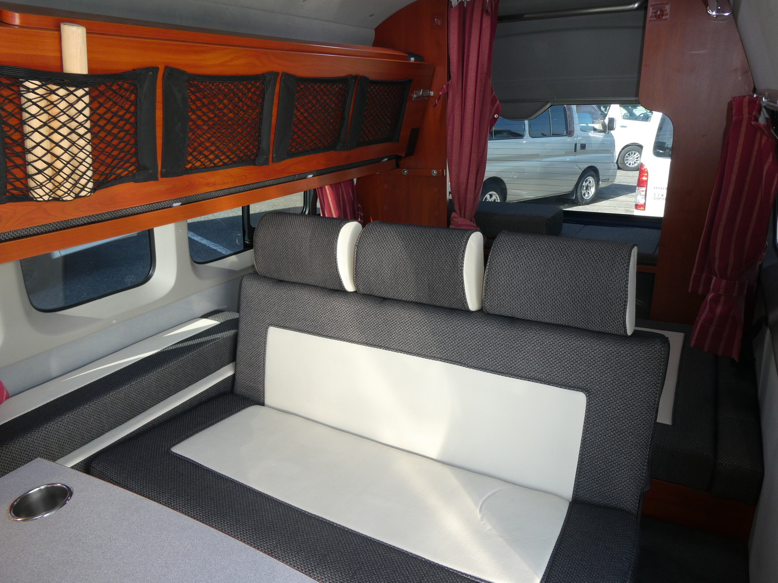 キャンピングカー バンコン ﾅｯﾂRV　ﾗﾃﾞｨｯｼｭ　4WD　FF　ﾘﾁｳﾑBT