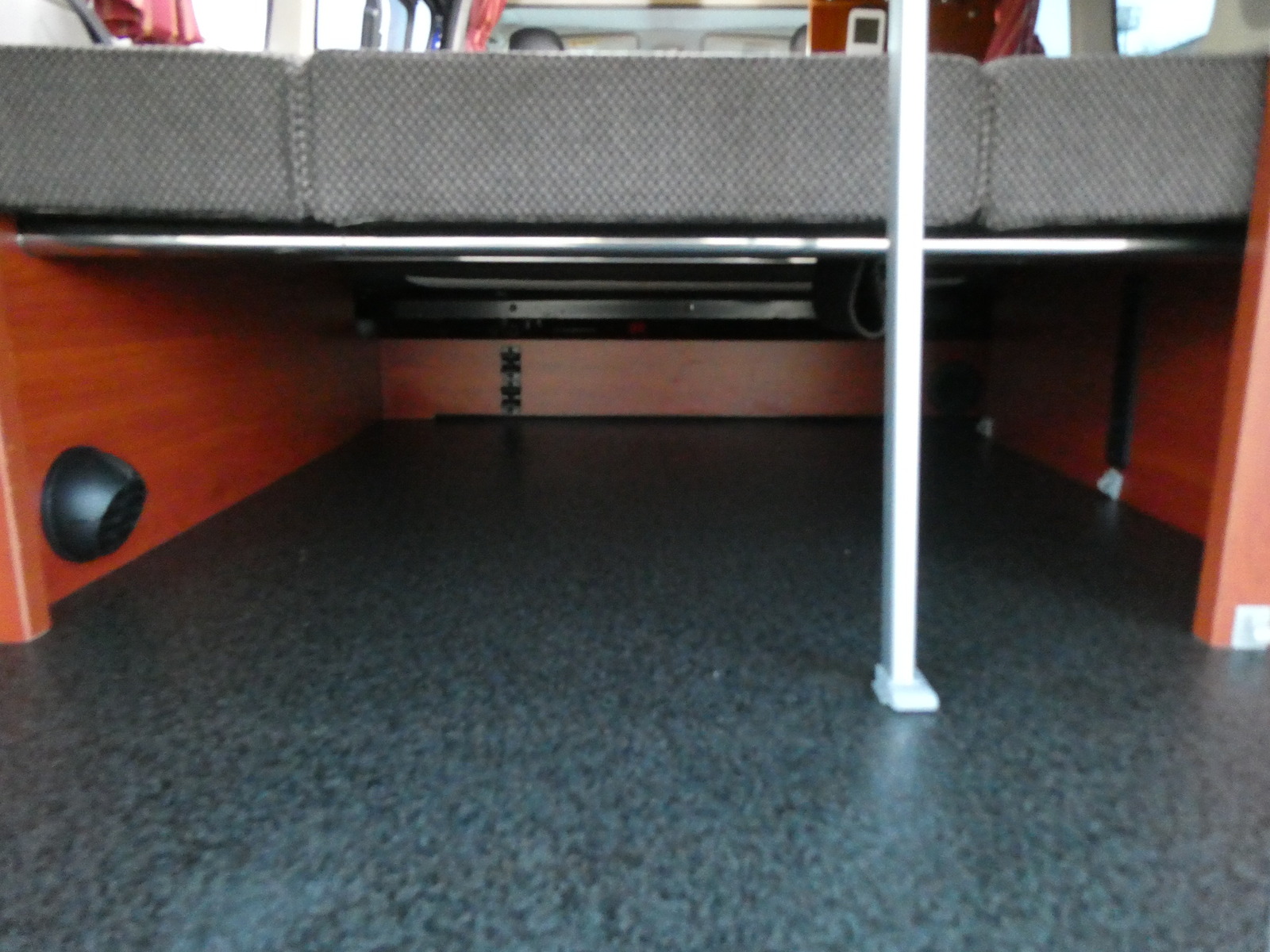 キャンピングカー バンコン ﾅｯﾂRV　ﾗﾃﾞｨｯｼｭ　4WD　FF　ﾘﾁｳﾑBT