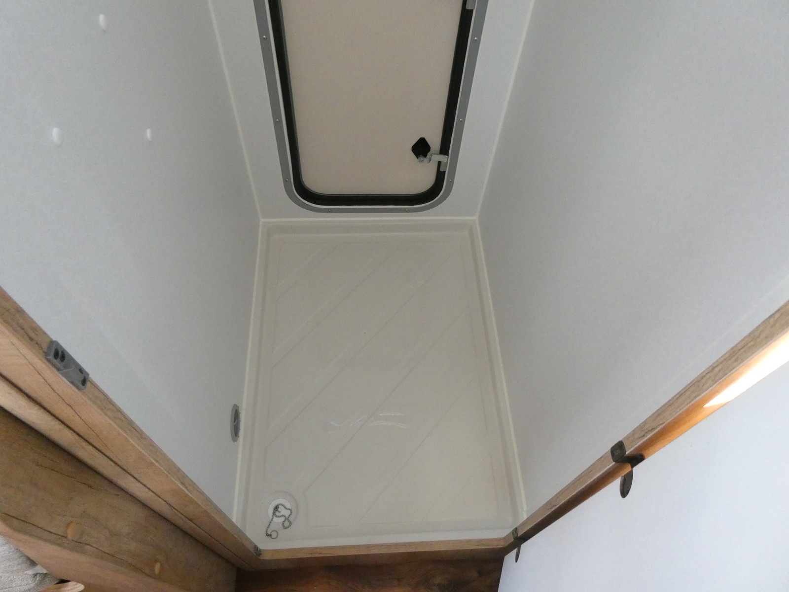 キャンピングカー キャブコン ﾅｯﾂRV　ｸﾚｱ　5.3W　ｴﾎﾞﾘｭｰｼｮﾝ　4WD