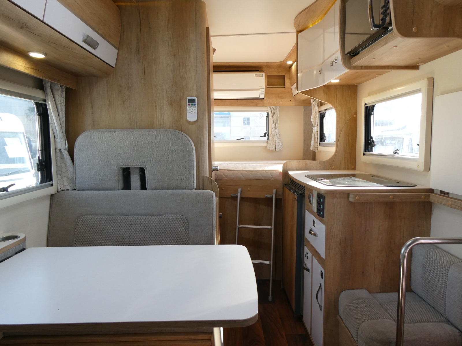 キャンピングカー キャブコン ﾅｯﾂRV　ｸﾚｱ　5.3W　ｴﾎﾞﾘｭｰｼｮﾝ　4WD