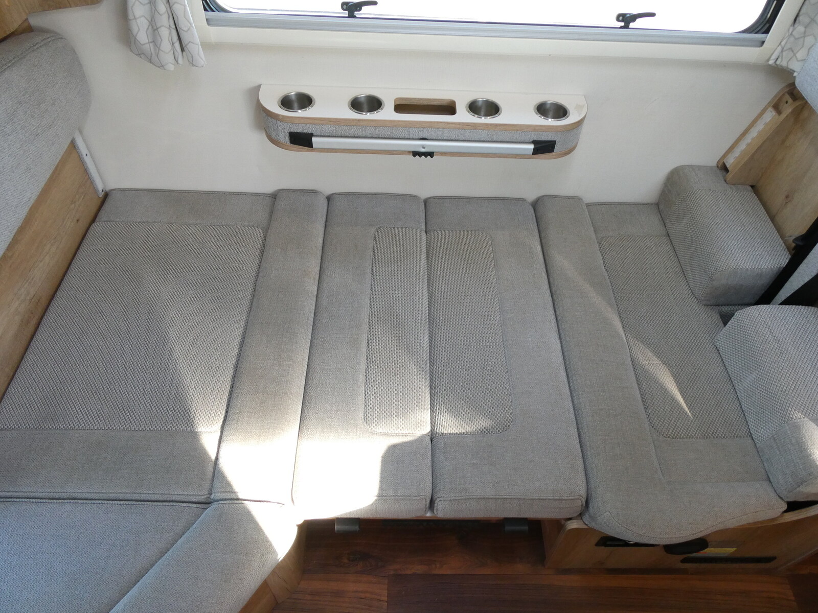 キャンピングカー キャブコン ﾅｯﾂRV　ｸﾚｱ　5.3W　ｴﾎﾞﾘｭｰｼｮﾝ　4WD